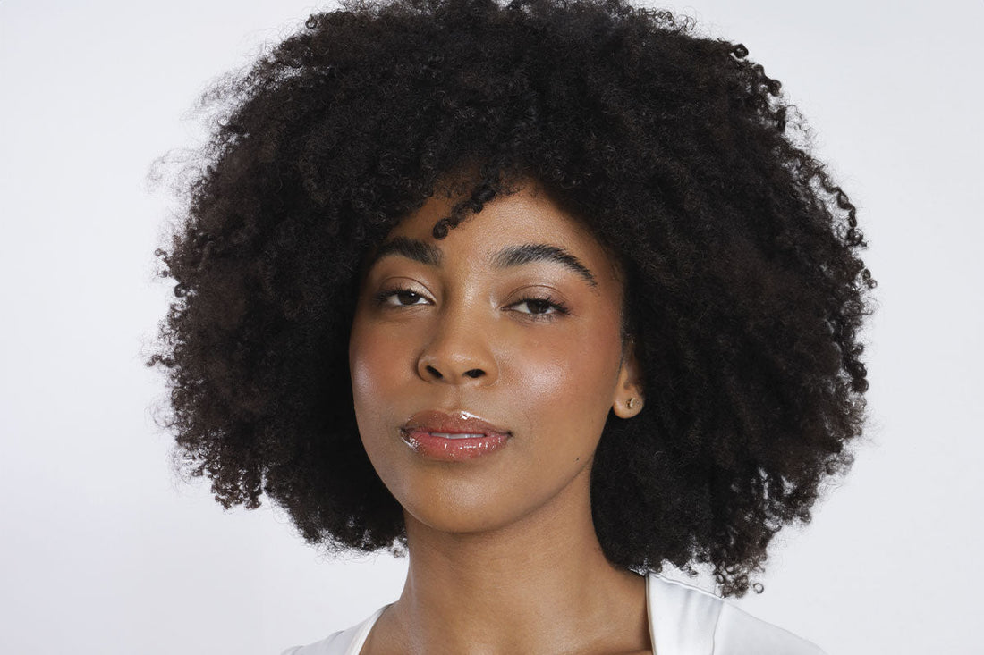 OLHEIRAS NO VERÃO: por que elas aparecem mais e como cuidar delas com leveza